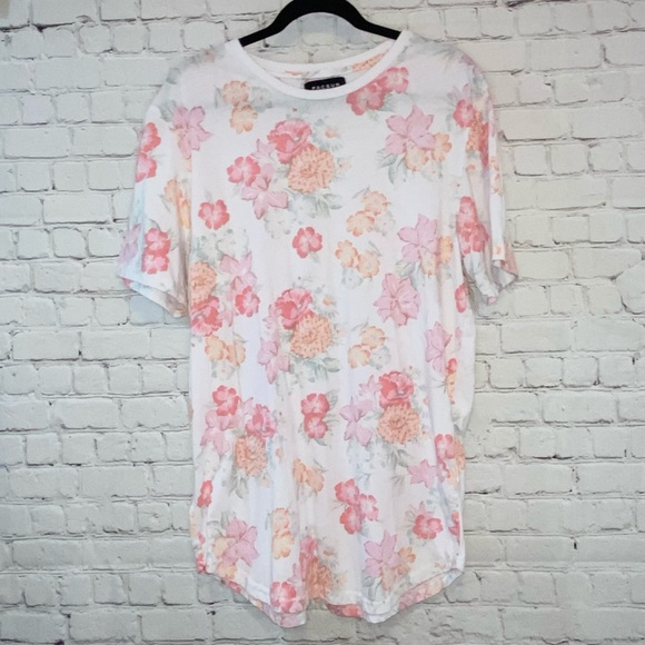 🇺🇸 Pacsun Floral Scalloped Fit Short Sleeve Top - Picture 1 of 6